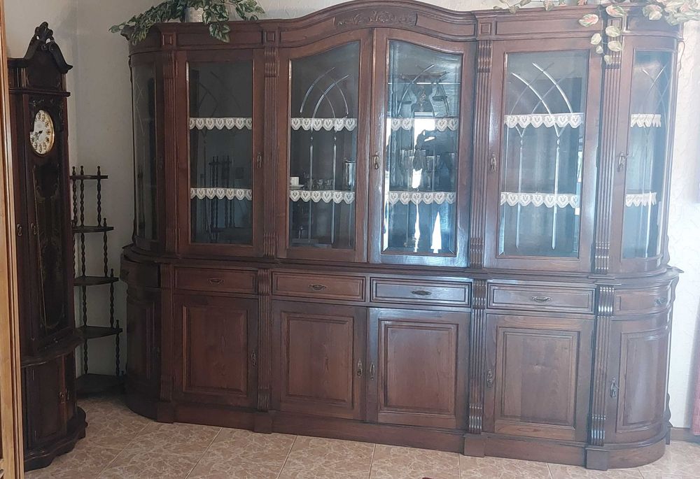 Sala de Jantar - Móvel Louceiro / Cristaleira