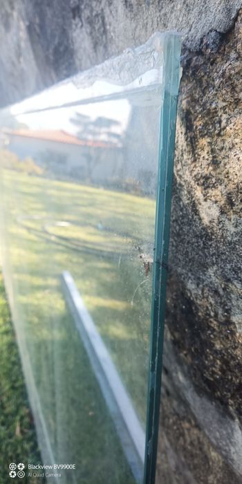 Vidro temperado com defeito