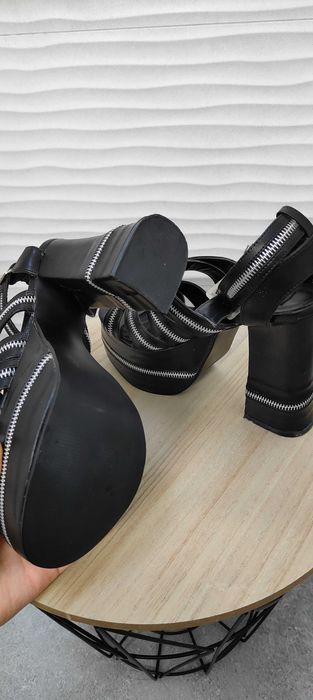 Sapatos Demonia originais