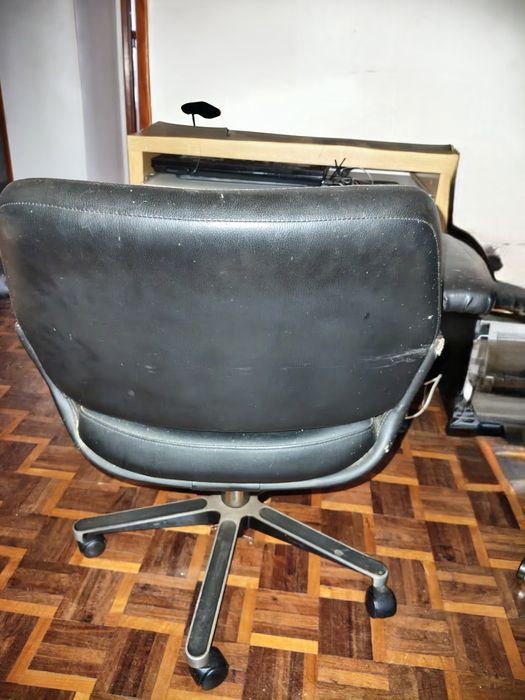 Cadeira de escritório giratória e reclinável