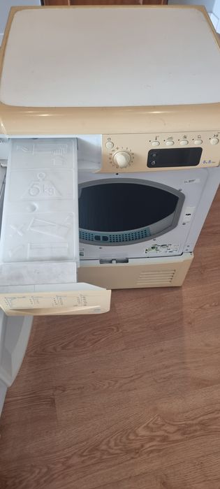 Máquina de Secar Roupa Indesit 8kg