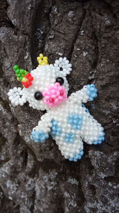 Коровка амігурумі з бісеру