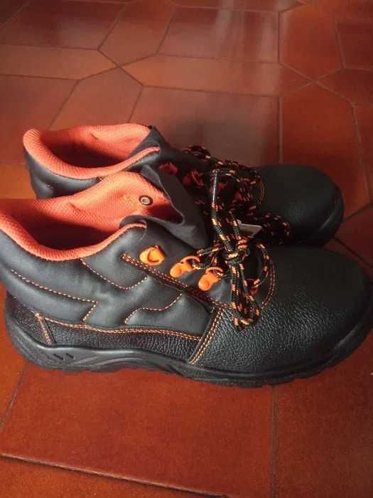PROMOCAO Safety Boots Footwear Black Leather size (41) Botas segurança pretas41