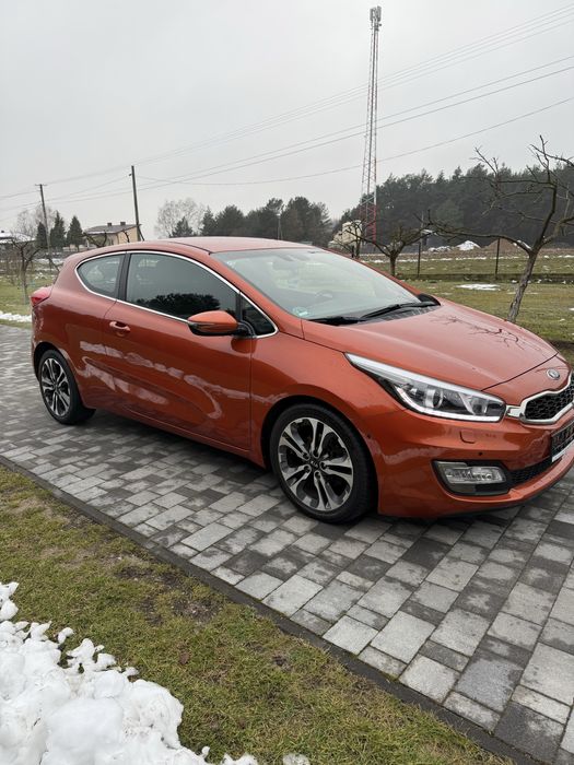 Kia proceed 1,6 gdi klima navi asystent kamera led xenon