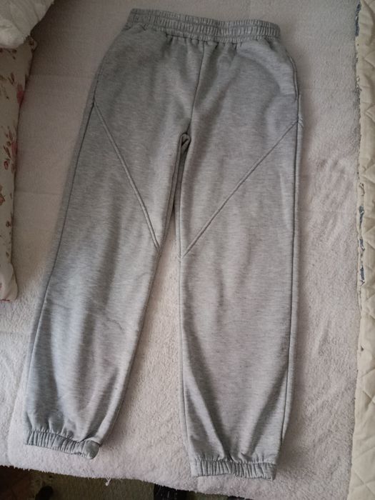 Conjunto de duas peças feminina, blusão  e calça, novo
