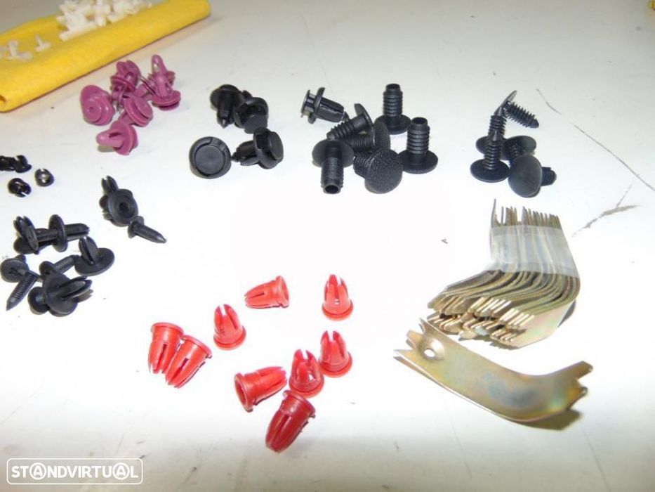 Molas de fixação para automóveis