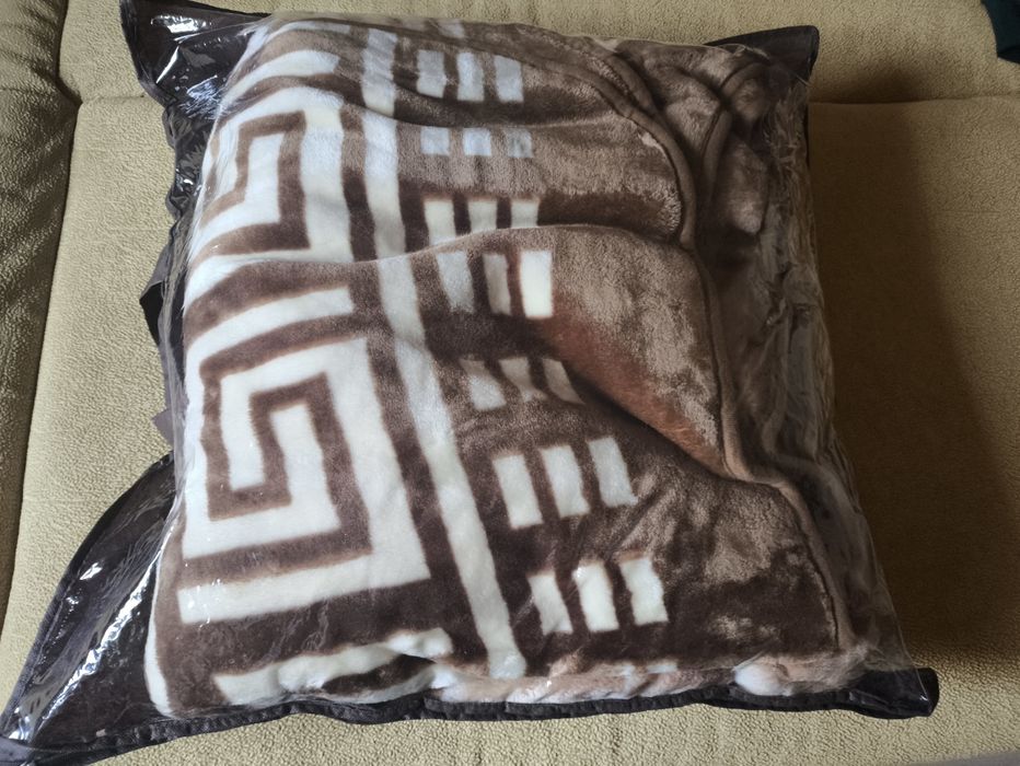 Плед,покривало розмір  2 / 2.4 м.