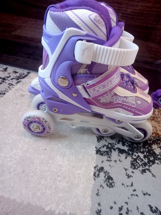 Ролики Mondays, набірнаколінників та налокітників в подарунок