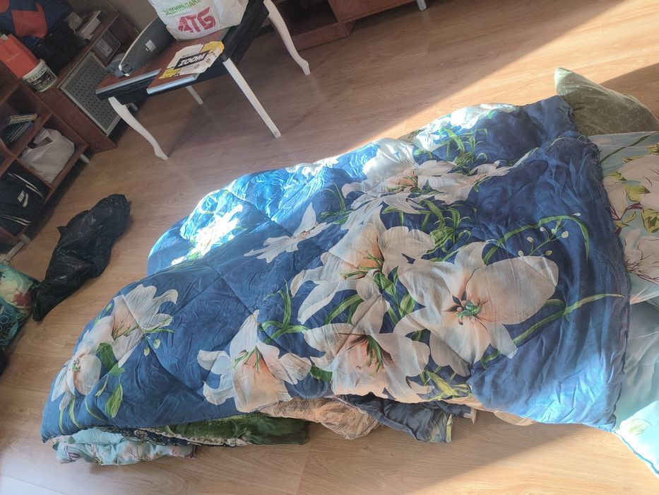 Продам оптом 10 комплектів, ковдр і подушок