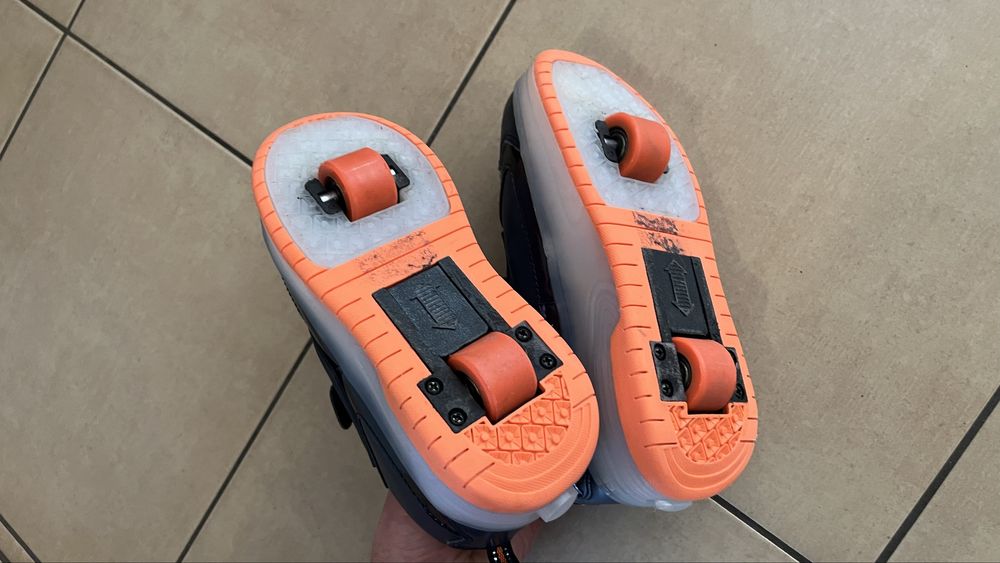 Buty na kółkach rozm. 34