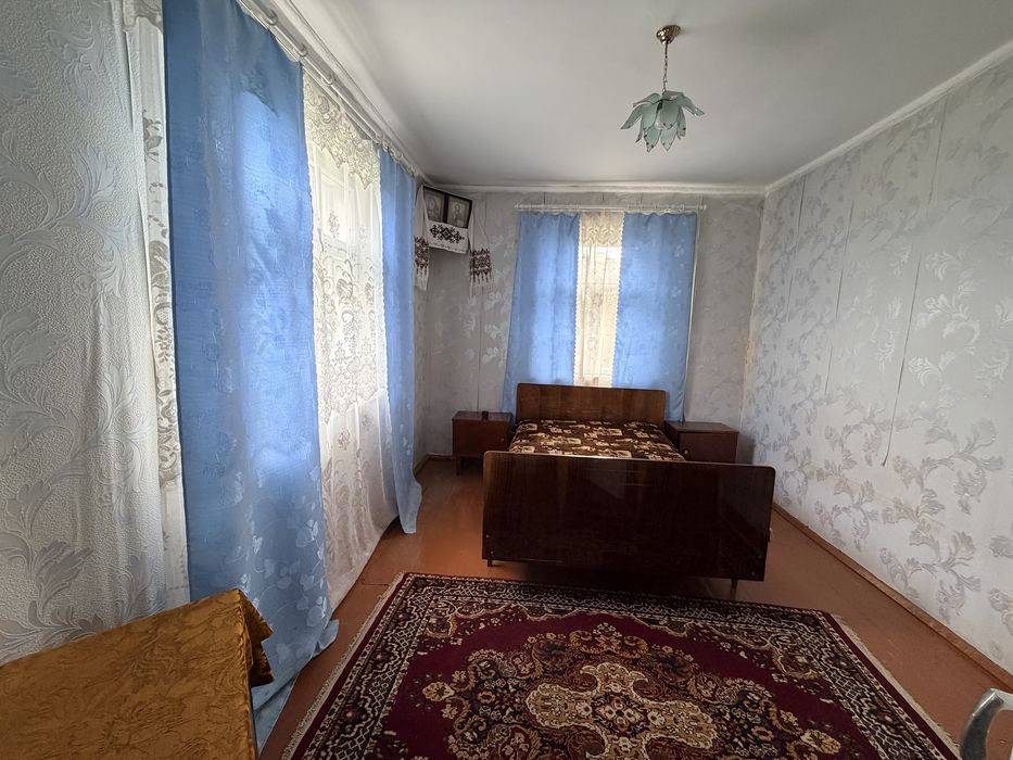 Продається жилий будинок з меблями