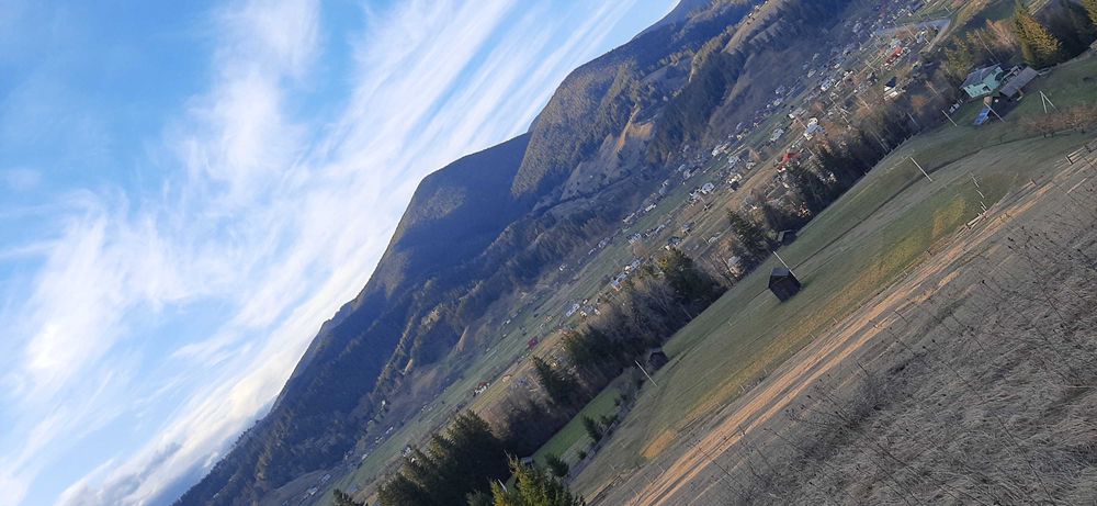 Від власника земельна ділянка під забудову!