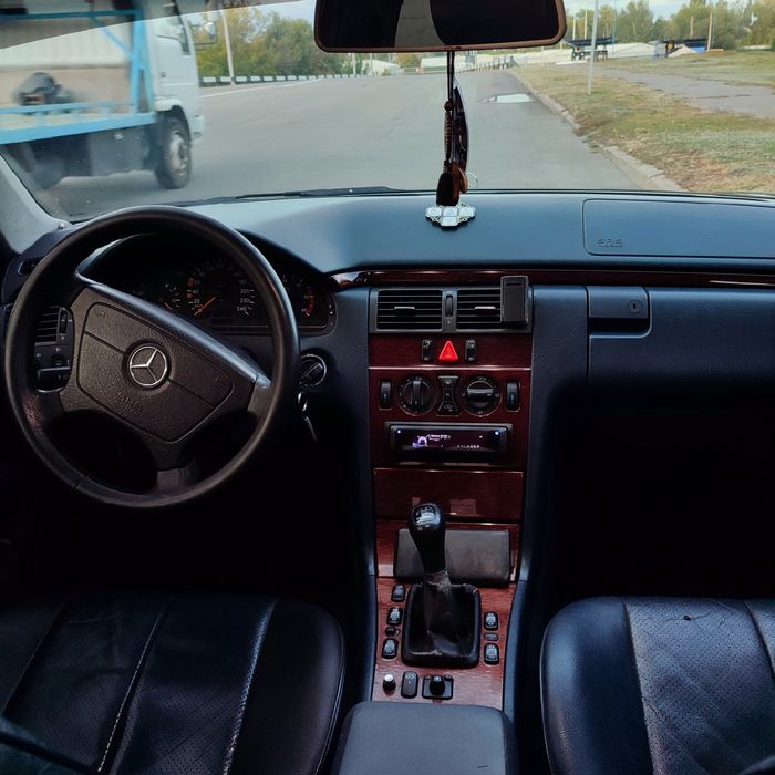Mercedes Benz 210