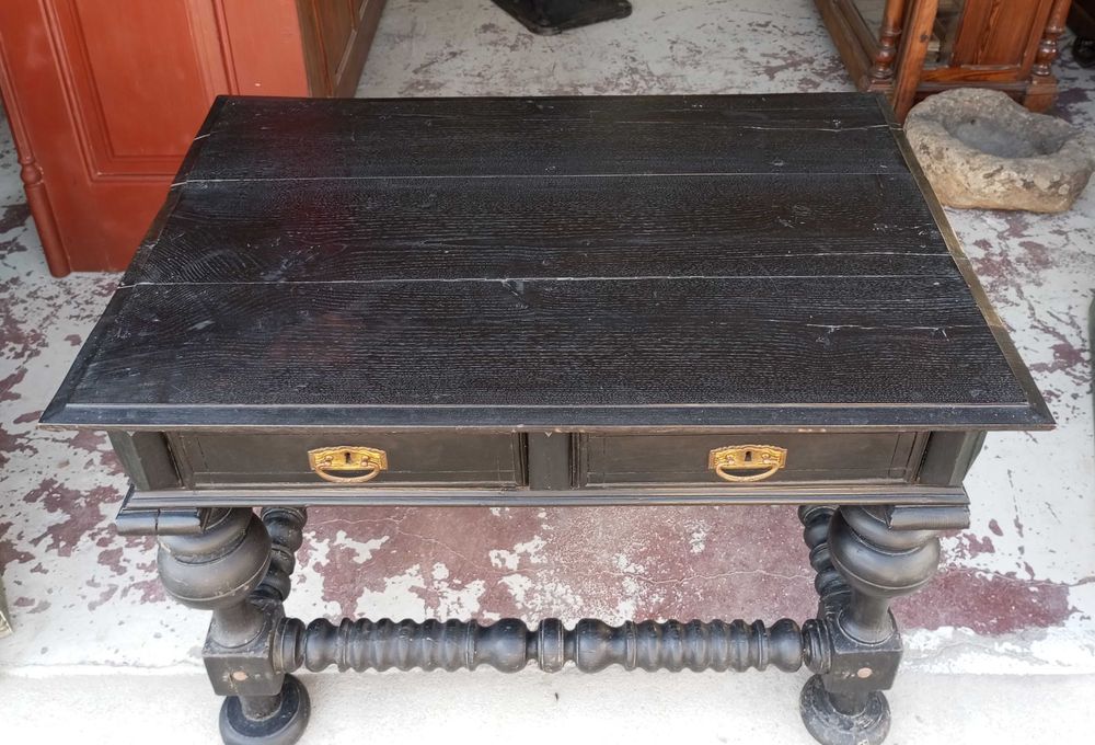 Antigo bufete em castanho