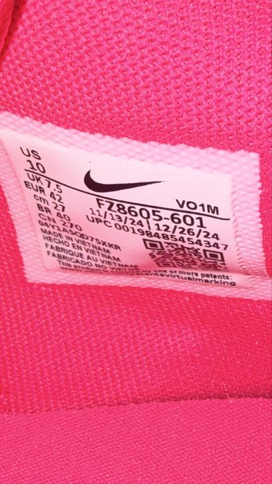 Рожеві кросовки Nike