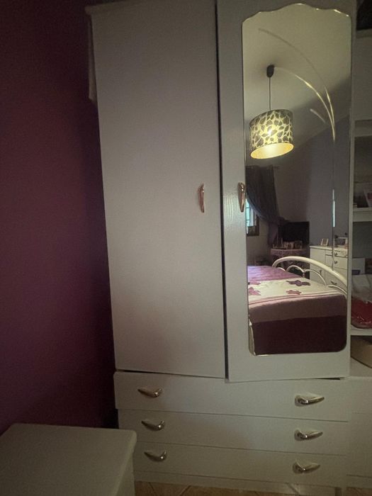 Quarto de casal com secretária