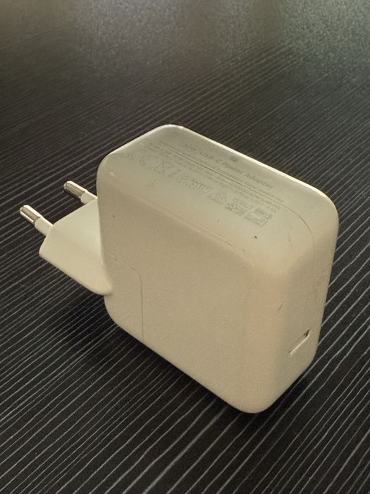 APPLE 30W USB-C Power Adapter
