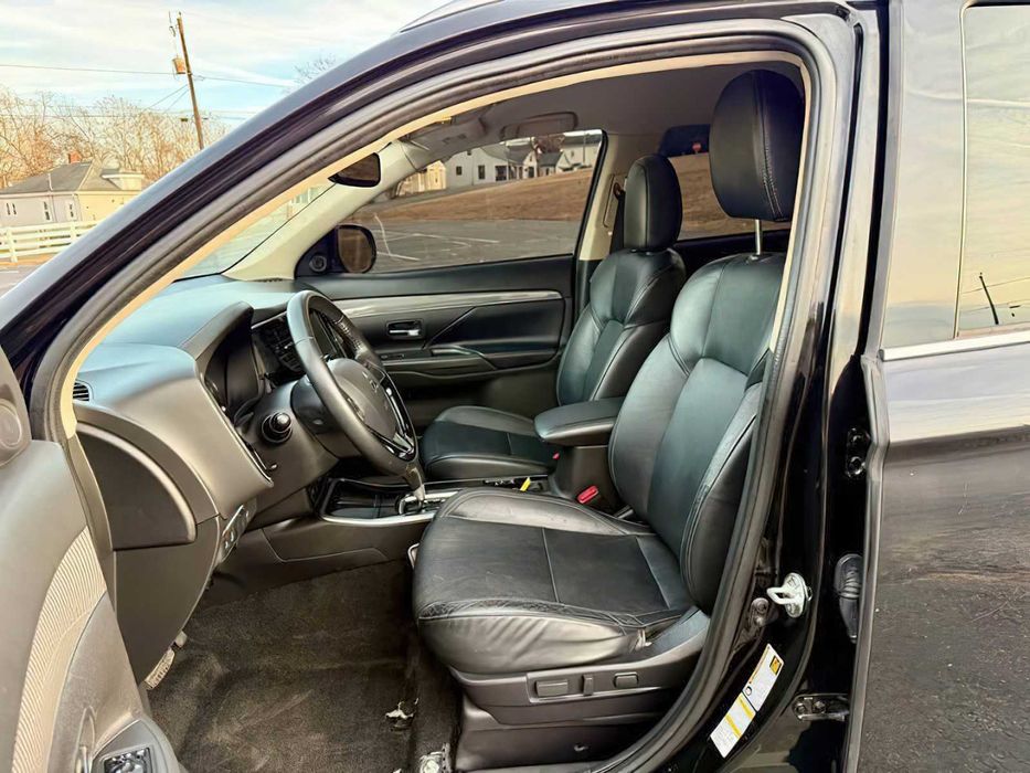 Mitsubishi Outlander SEL      2020