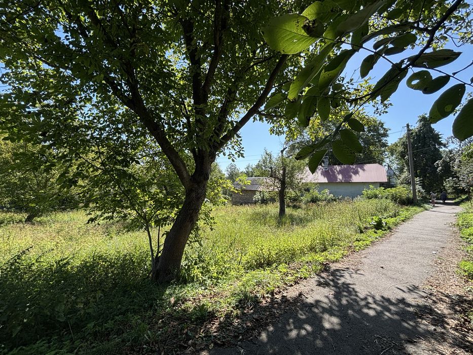 Продаж ділянка 28 сотих. Сілець. Світло. Газ. Вода. Асфальт. Будинки