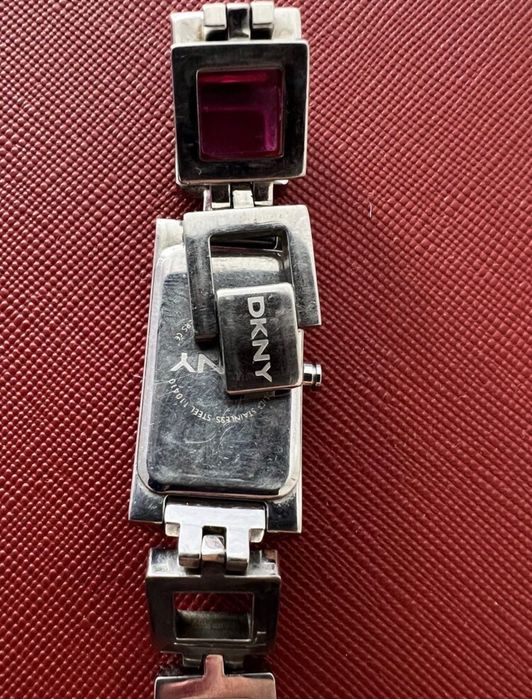 Dkny годинник часы Donna karan
Dkny годинник часы Donna karan