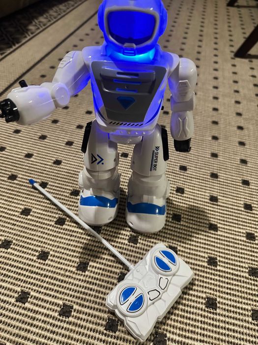 RC Super Robot, робот на батарейках
