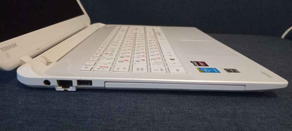 Ультрабук Игровой Toshiba L50/ Intel i5/ Video 4 gb/ Ram 8gb/ Hdd 1 Tb