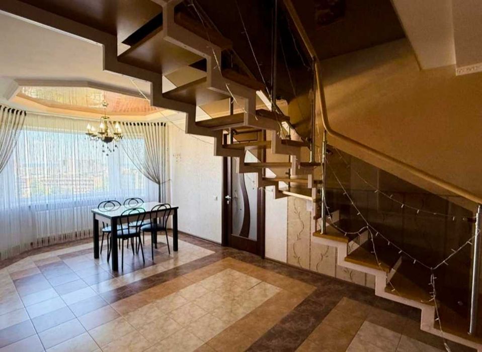Дворівнева 5-кімнатна квартира 161,5 м² у Черкасах