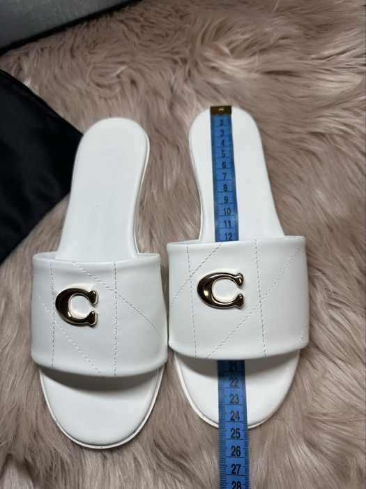 Нові шльопки, шльопанці coach