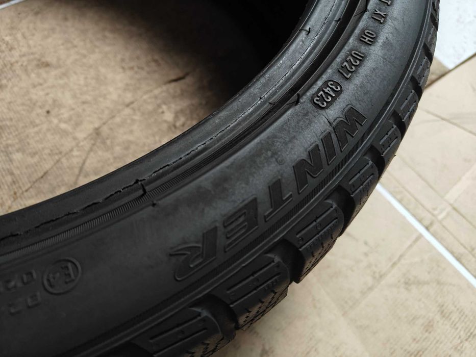Шини зимові 2шт r21 275 35 Pirelli Sottozero³ низькопрофільні