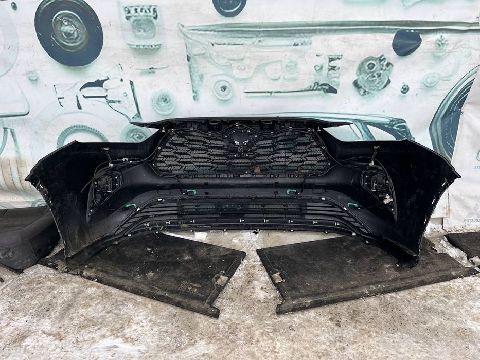 Toyota Highlander Бампер передній в зборі рестайлінг на 23-26 року