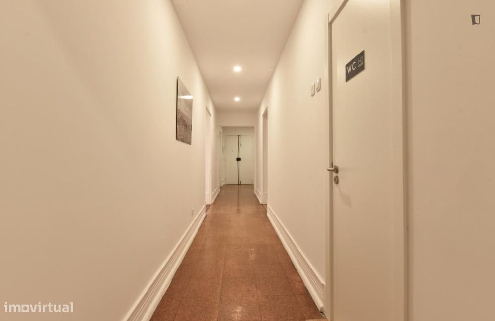Quarto - localizado em Marquês de Pombal Lisbon