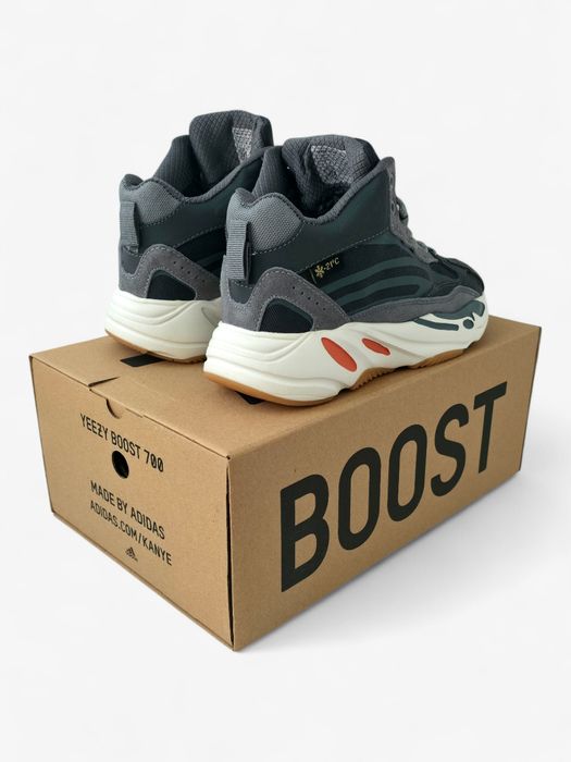 Жіночі зимові кросівки з хутром Adidas Yeezy Boost 700 V2 (-21°C)