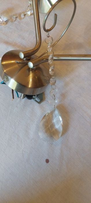 Candeeiro parede em metal com pendentes em vidro