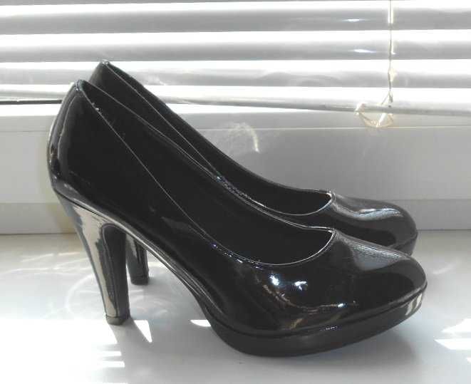 лакові класичні туфлі 39-40 розмір 25.5 см каблук 9 см