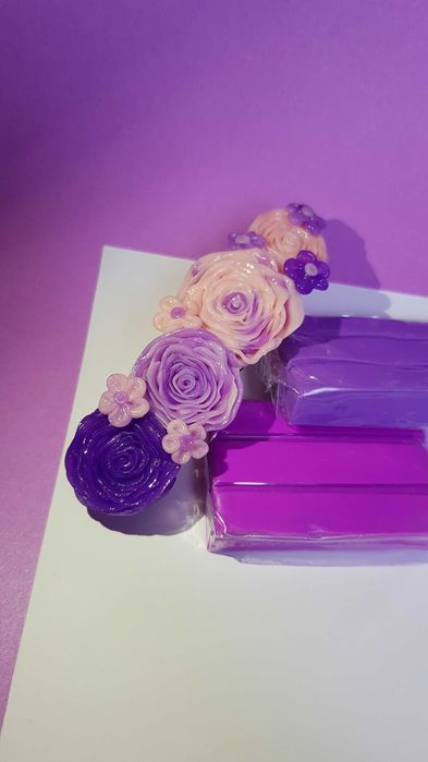 Ręcznie robiona spinka / klamra do włosów z delikatnymi różami.