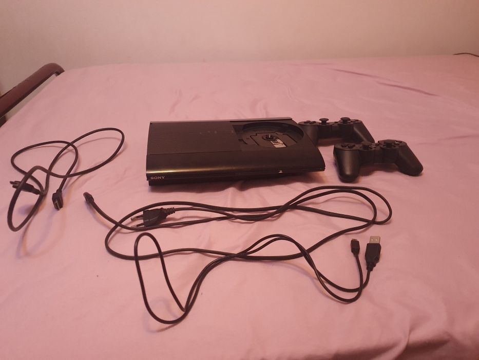 Troco meu ps3 super slim em ótimo estado por um ps4 com controles e cabos