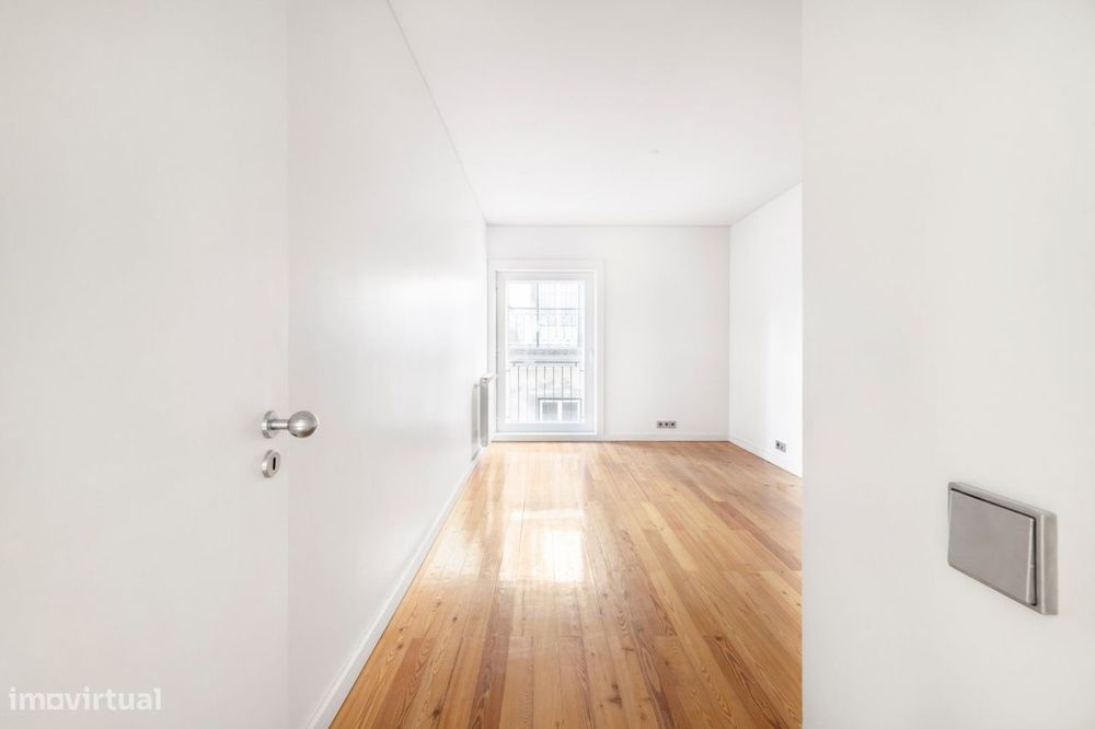 Apartamento no Chiado com 2 salas e 2 quartos e 2 lugares de estaciona