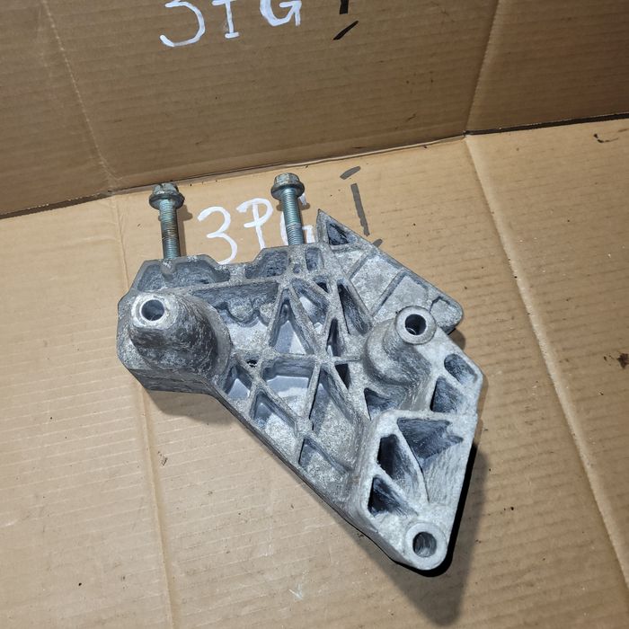 Łapa mocowanie silnika vw golf V audi a3 8P seat skoda 1.6MPI BGU
