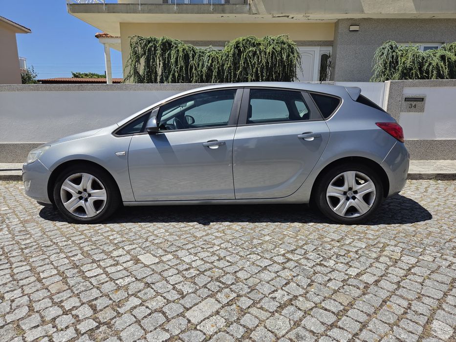 Opel Astra J 1.3 CDTI Diesel, 5 Doors, 5 Seats, October 2010