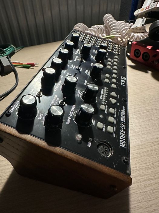 MOOG Mother-32 Syntezator