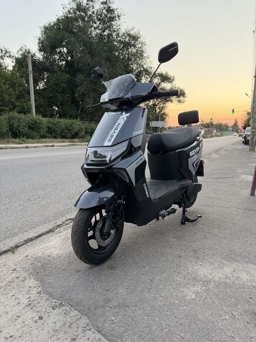 Електричний мопед Corso SevenX