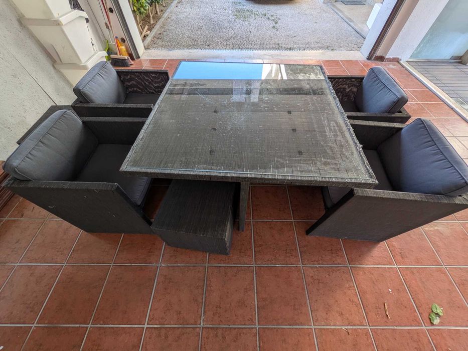 Conjunto de Mesa e cadeiras de jardim