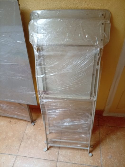 Mesa metálica com 2 cadeiras