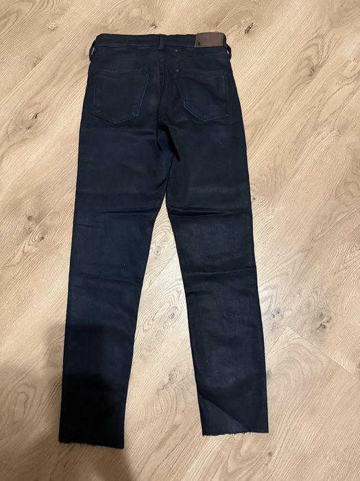 Woskowane jeansy damskie Hm