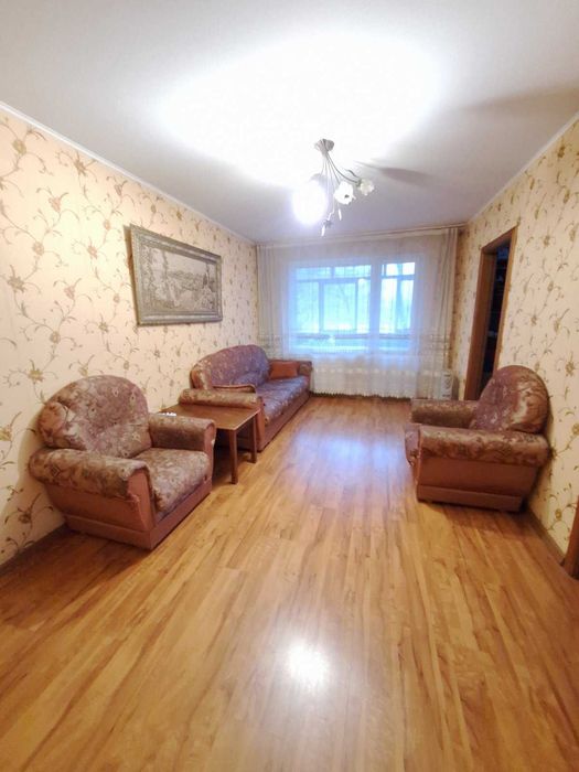 Продам 4 кімнатну квартиру.