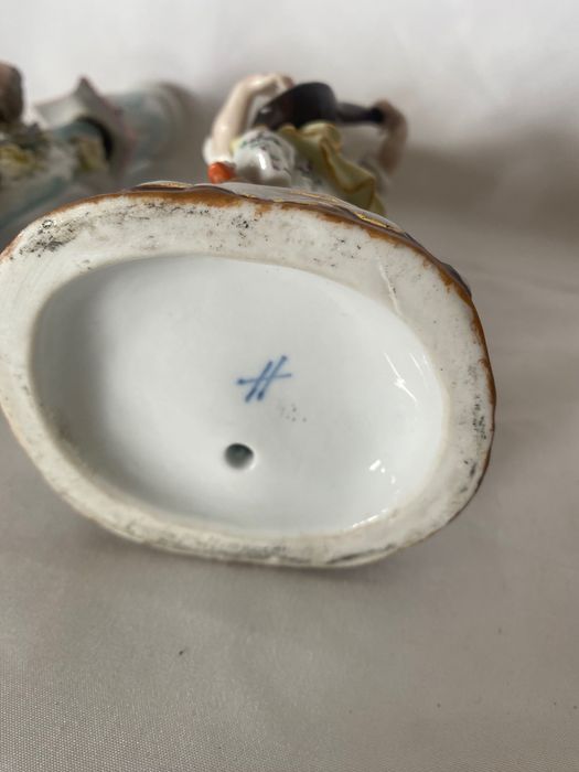 Par de castiçais em porcelana da Dresden