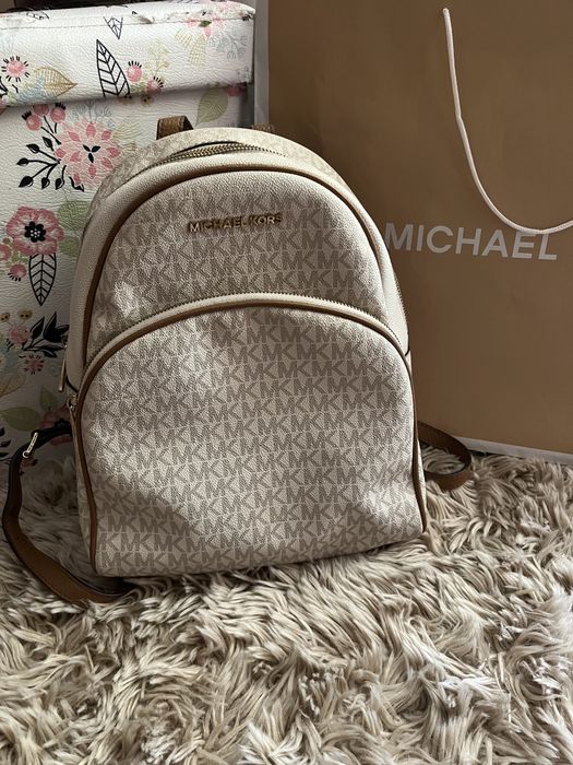 Michael Kors plecak rhea plecaczek sredni logowany monogram beżowy