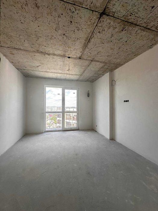 Здана 2 кім. кв з частовим ремонтом в ЖК Листопад