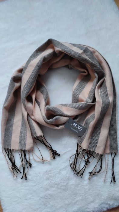 Nowy z metką kremowy beżowy szalik w paski