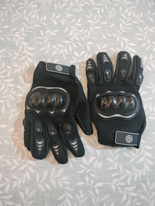 Luvas com proteção (Novas com oferta)